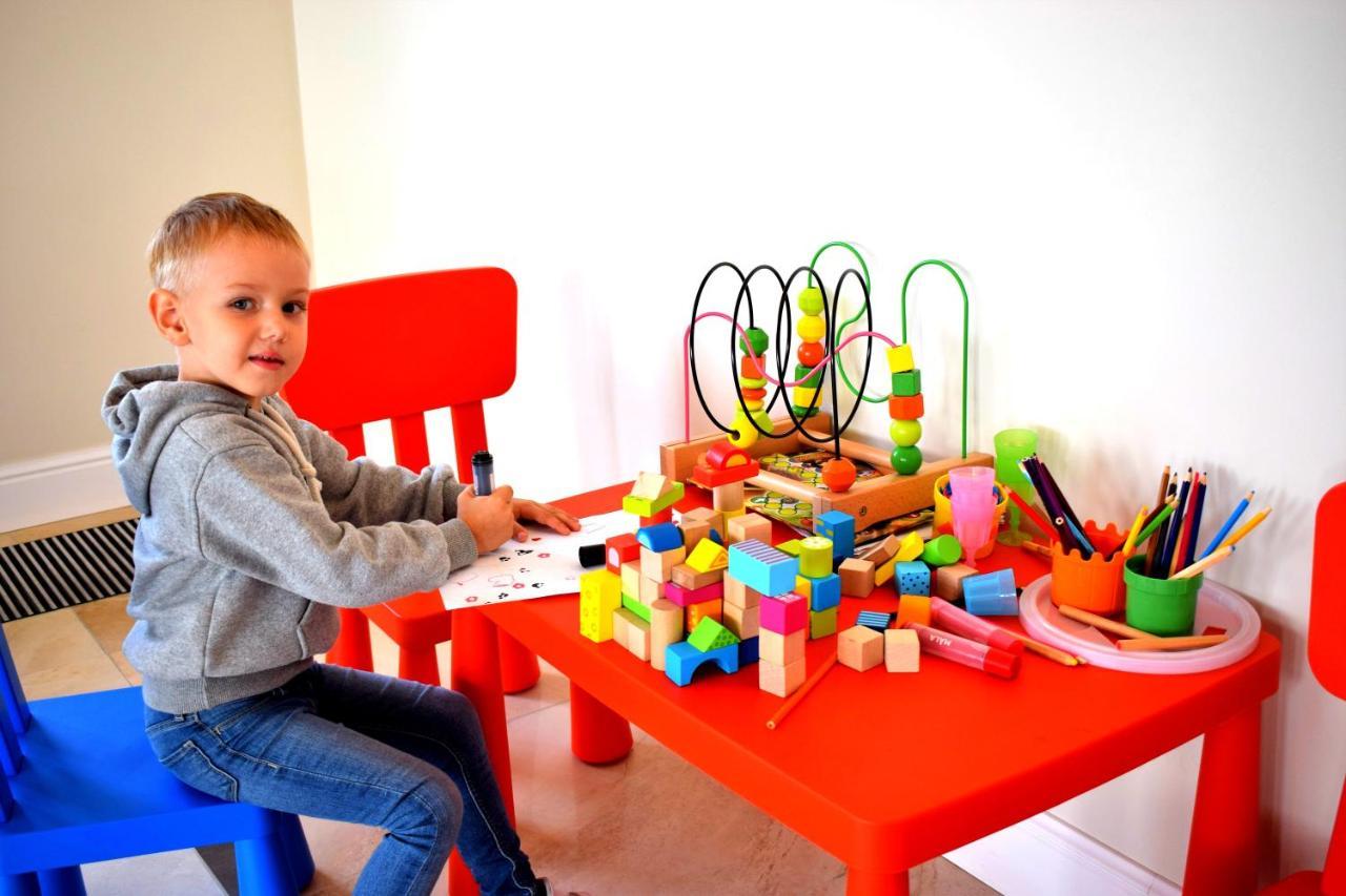Boutique Odyseja & Spa Ciechocinek Eksteriør bilde Child playing with toys