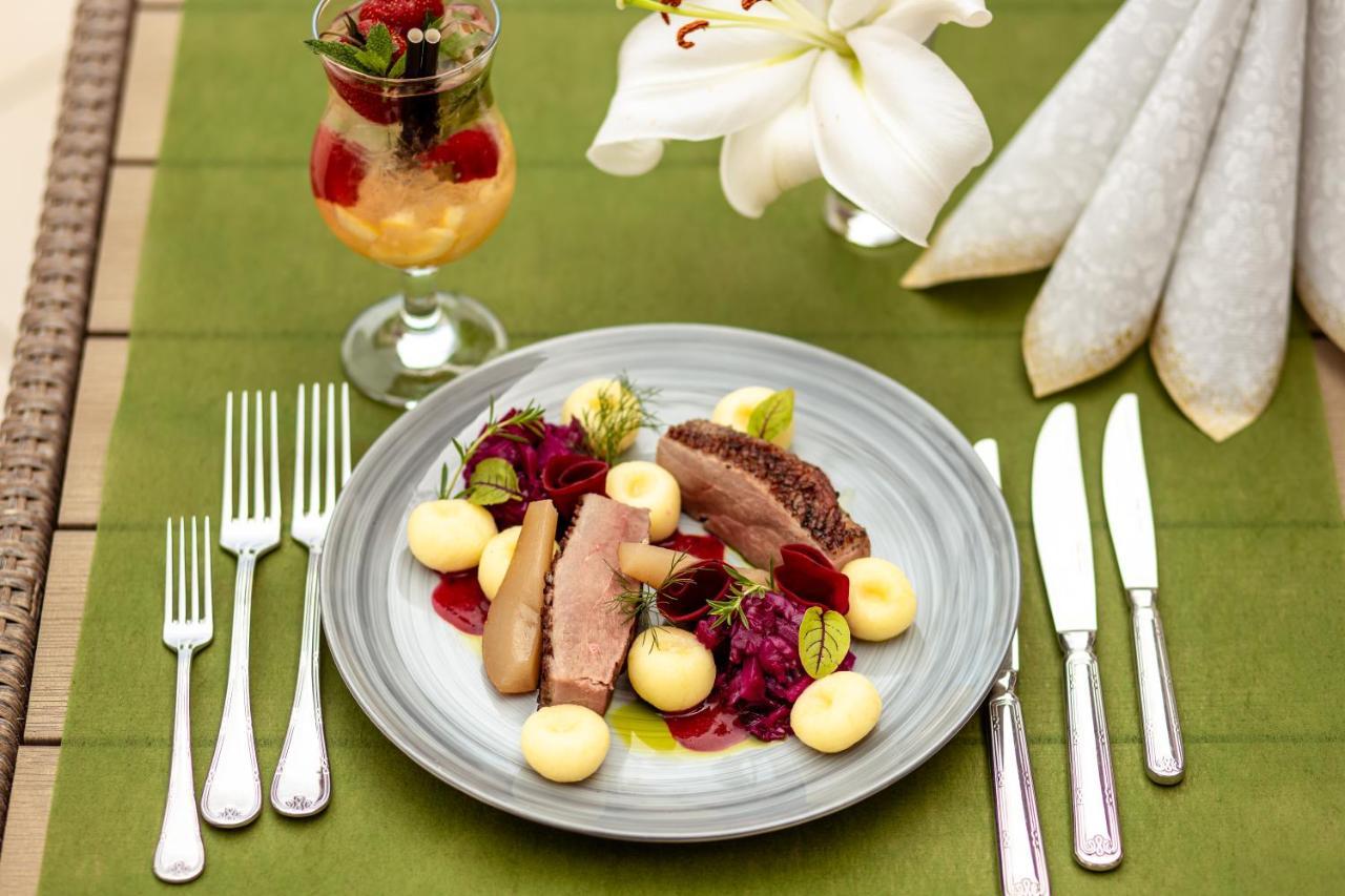 Boutique Odyseja & Spa Ciechocinek Eksteriør bilde A duck confit salad