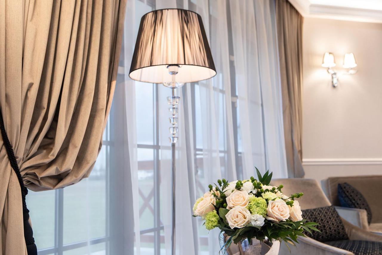 Boutique Odyseja & Spa Ciechocinek Eksteriør bilde A floor lamp